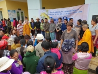 Hội LHPN thành phố Hội An thăm và tặng quà phụ nữ huyện Tây Giang